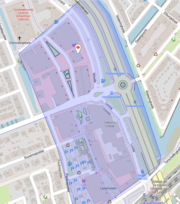 Intekenvoorbeeld met doorgaande wegen en school